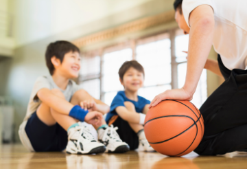 スポーツや楽器を楽しむことができる